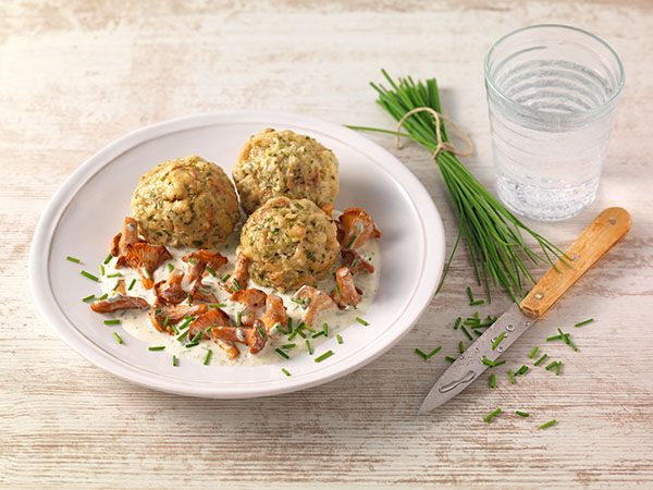 Semmelknödel mit Schnittlauch-Sauerrahmschwammerln – Precon Rezepte